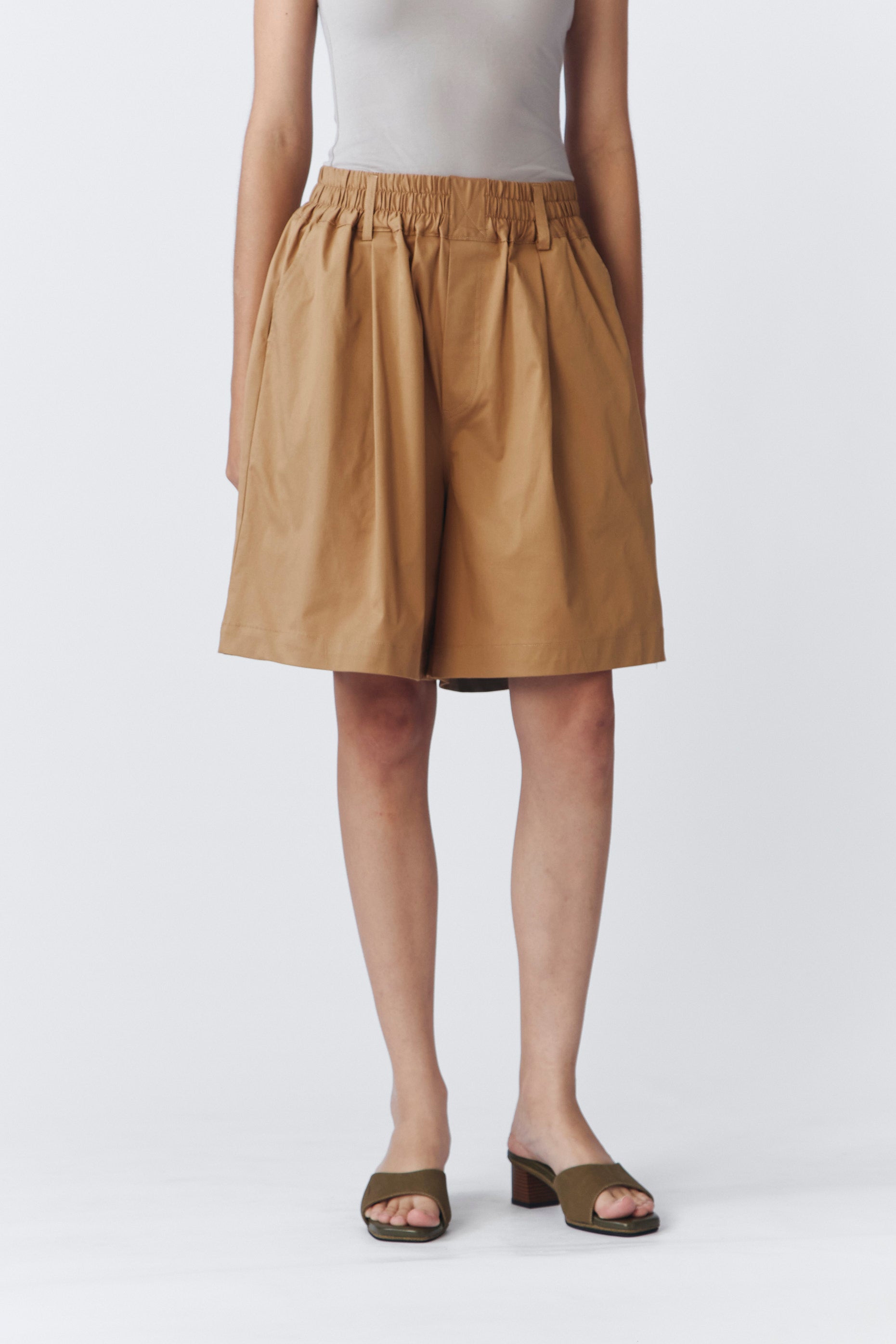 CHA SHORTS CARAMEL