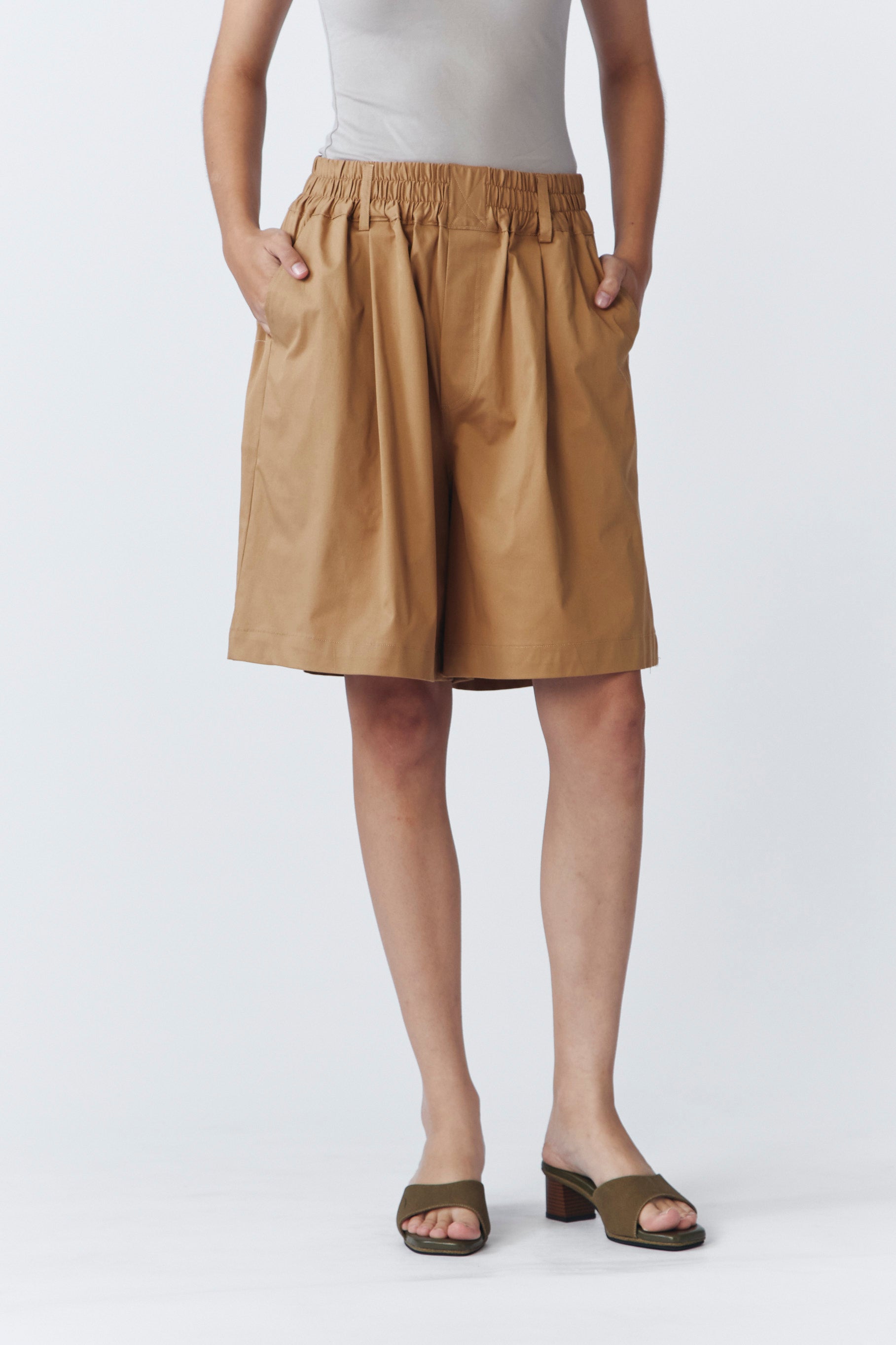 CHA SHORTS CARAMEL